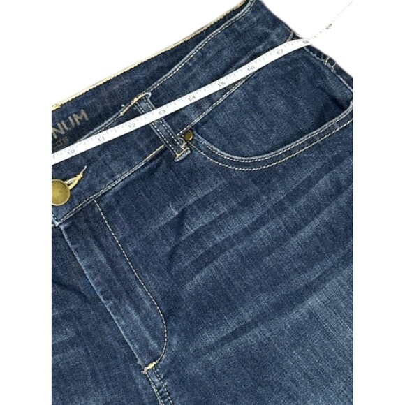 Chico’s Women’s Platinum Bootcut Mid-rise Jeans Dark Wash Size 2 Stretch Denim - Picture 2 of 7